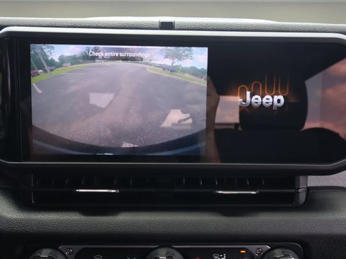 Used 2024 Jeep Wrangler Sport AWD/4WD image 19