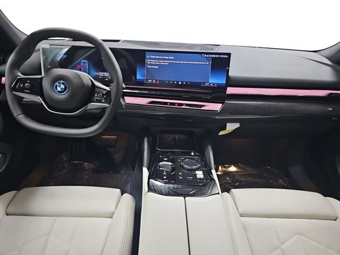New 2026 BMW i5 eDrive40 w/ Premium Package image 9