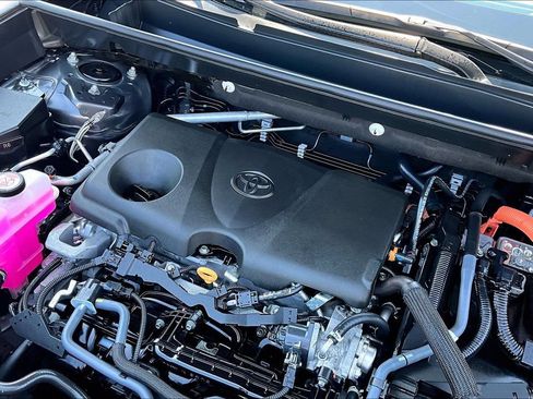 Used 2025 Toyota RAV4 XLE AWD/4WD image 32