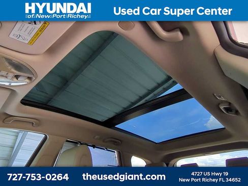 Used 2015 Hyundai Santa Fe Limited w/ Option Group 04 FWD image 19