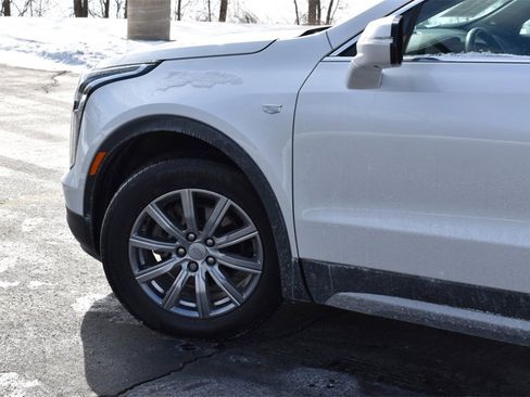 Used 2022 Cadillac XT4 Premium Luxury image 9