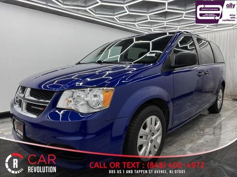 Used 2019 Dodge Grand Caravan SE image 3