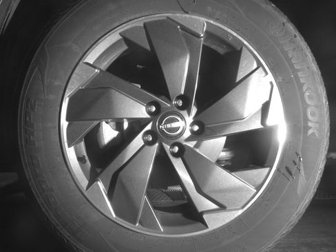 Used 2025 Nissan Rogue SV AWD/4WD image 12