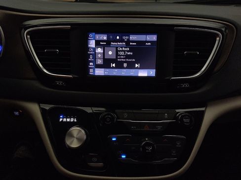 Used 2023 Chrysler Voyager LX FWD image 25