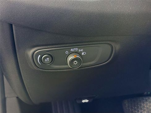 Used 2024 Chevrolet Equinox LS w/ LS Convenience Package FWD image 17