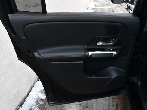 Used 2023 Mercedes-Benz EQB 300 4MATIC image 27