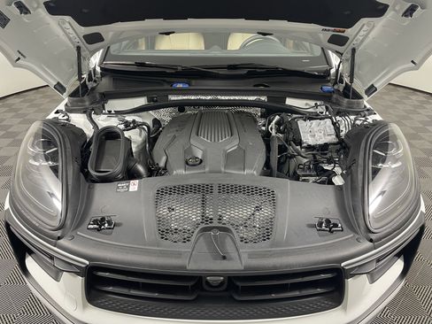 Used 2025 Porsche Macan image 22