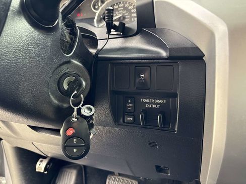 Used 2017 Toyota Tundra SR5 image 30