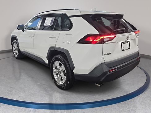 Used 2021 Toyota RAV4 XLE w/ Convenience Package FWD image 7