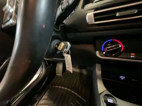 Used 2021 Kia Seltos S AWD/4WD image 29