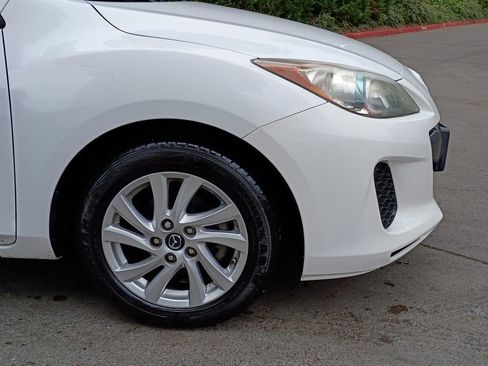 Used 2013 MAZDA MAZDA3 i Touring FWD image 2