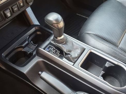 Used 2020 Toyota Tacoma TRD Sport w/ TRD Premium Sport Package AWD/4WD image 32