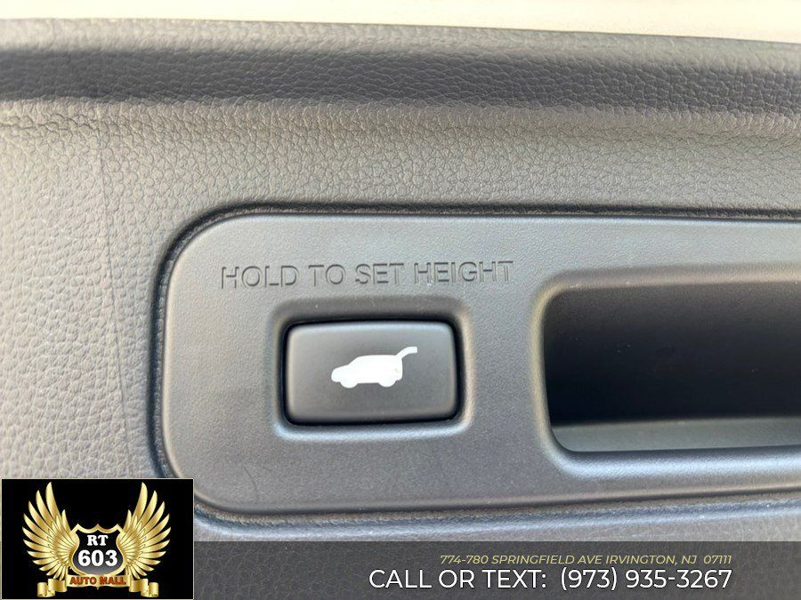Used 2025 Honda Pilot Touring image 8