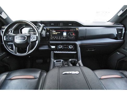 Used 2024 GMC Sierra 2500 AT4 w/ AT4 Preferred Package AWD/4WD image 9
