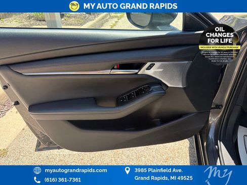 Used 2020 MAZDA MAZDA3 Hatchback w/ Preferred Package FWD image 10