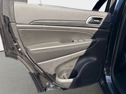 Used 2020 Jeep Grand Cherokee Limited X image 11