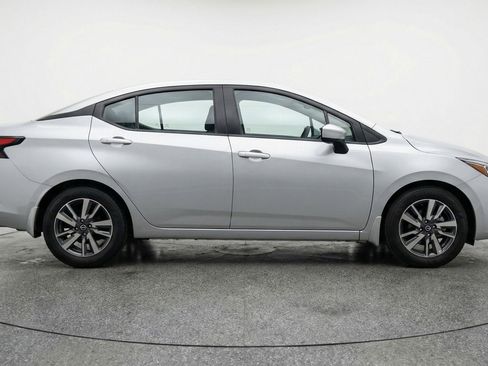 Used 2025 Nissan Versa SV FWD image 11