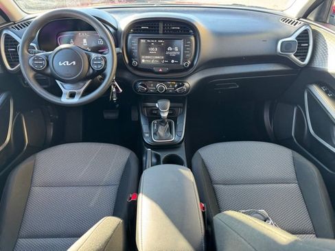 Certified 2025 Kia Soul LX image 12