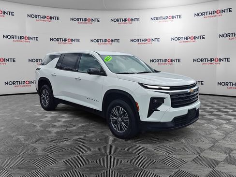 Used 2024 Chevrolet Traverse LS image 1