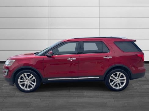 Used 2017 Ford Explorer Limited w/ Equipment Group 301A FWD image 2