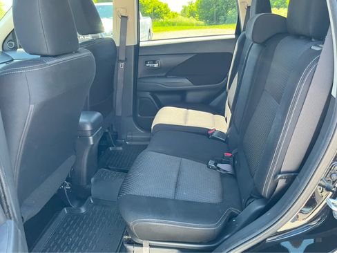Used 2017 Mitsubishi Outlander SE AWD/4WD image 23