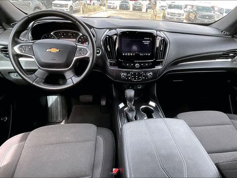 Used 2023 Chevrolet Traverse LT image 16