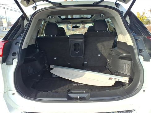 Used 2018 Nissan Rogue SV w/ Sun & Sound Touring Package AWD/4WD image 44