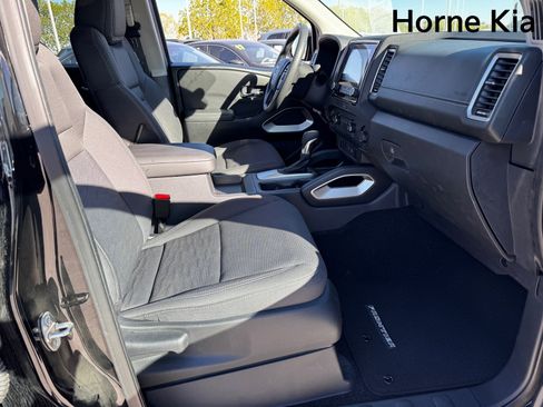 Used 2022 Nissan Frontier SV image 25