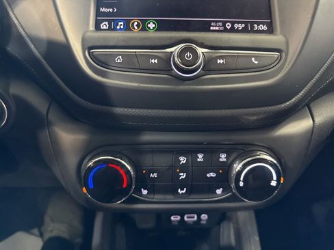 Used 2023 Chevrolet TrailBlazer LT FWD image 26