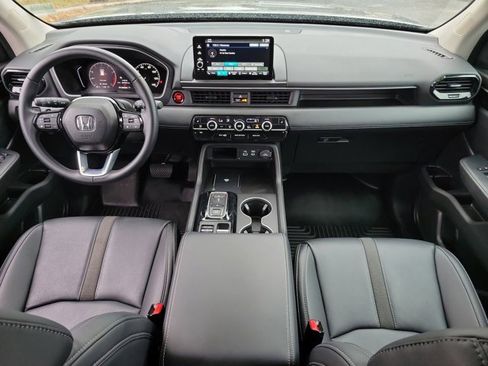 Certified 2025 Honda Pilot EX-L image 2