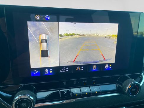Used 2024 Chevrolet Colorado Trail Boss w/ Technology Package AWD/4WD image 18