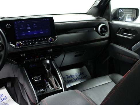 Used 2023 Chevrolet Colorado Z71 w/ Z71 Convenience Package 2 image 19