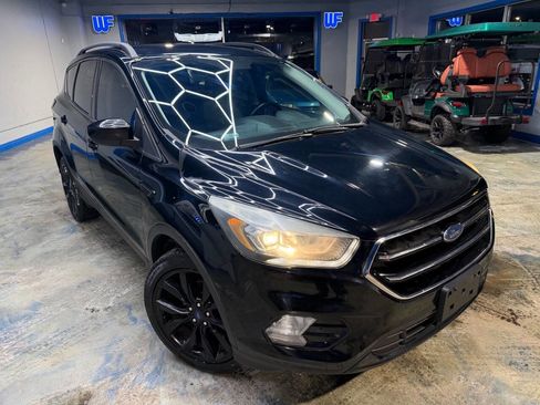 Used 2017 Ford Escape SE w/ Equipment Group 201A image 4