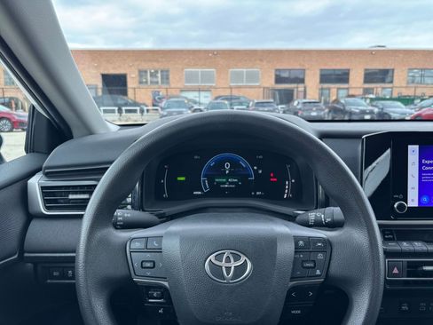 Used 2025 Toyota Camry LE FWD image 33