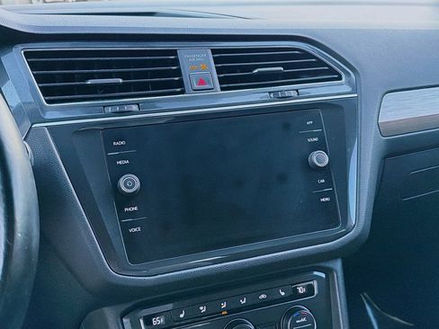 Used 2018 Volkswagen Tiguan SE w/ 18" Alloy Wheels Package image 12