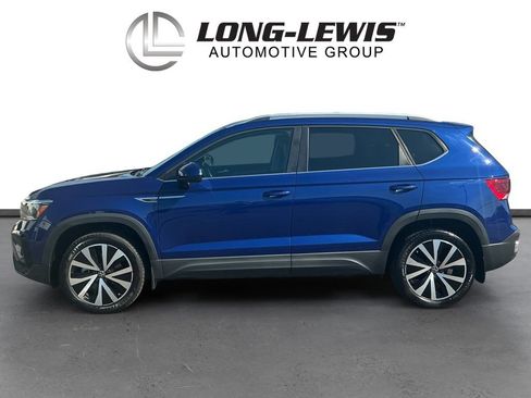 Used 2022 Volkswagen Taos SE FWD image 2