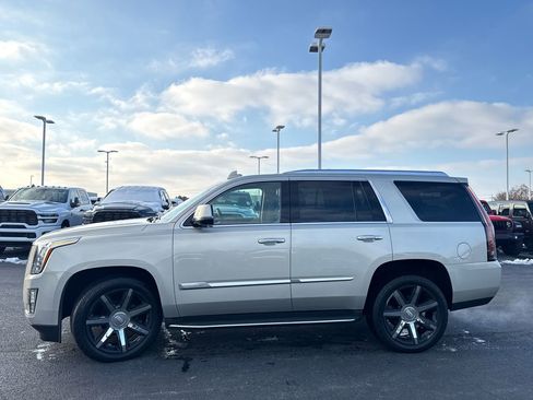 Used 2016 Cadillac Escalade Premium image 6
