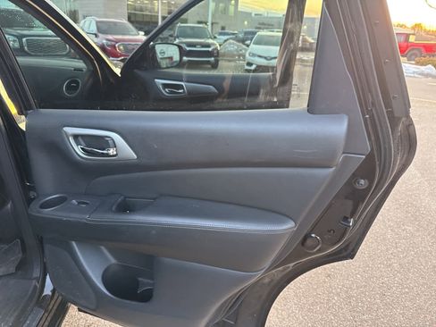Used 2018 Nissan Pathfinder SL w/ SL Premium Package image 28