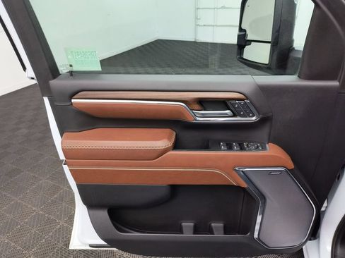 Used 2024 GMC Sierra 3500 Denali Ultimate AWD/4WD image 11