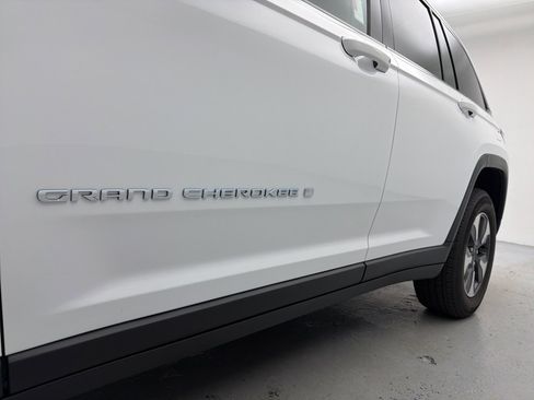 Used 2023 Jeep Grand Cherokee 4WD 4xe image 61