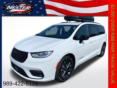 New 2025 Chrysler Pacifica Select w/ Fav Edition Package