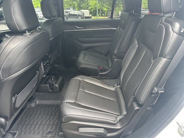New 2026 Jeep Grand Cherokee L Limited w/ Limited Altitude Package AWD/4WD image 19