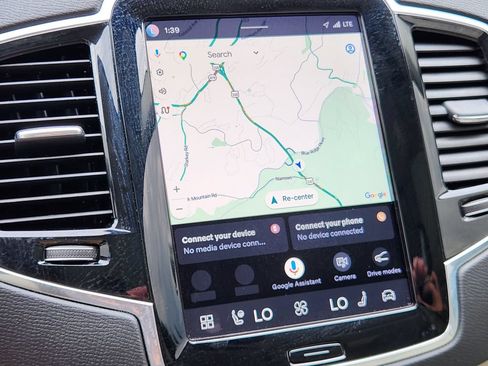 Certified 2025 Volvo XC90 T8 Plus AWD/4WD image 22