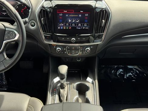 Used 2023 Chevrolet Traverse Premier FWD image 32