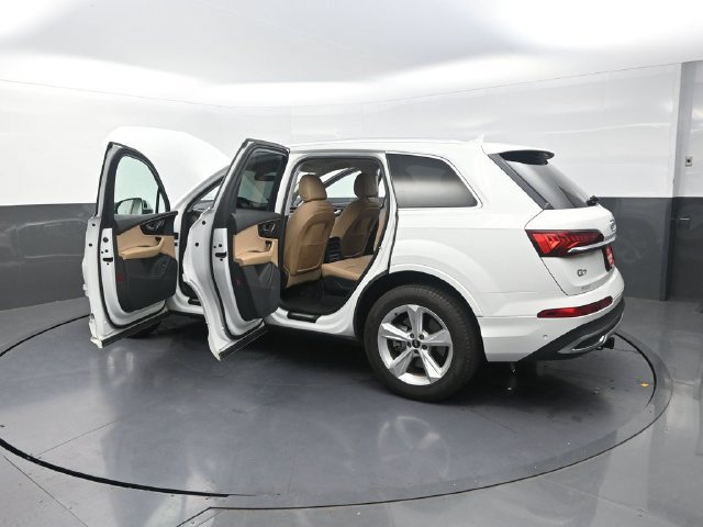 Used 2021 Audi Q7 3.0T Premium w/ Convenience Package AWD/4WD image 43