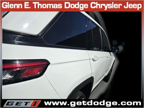 Certified 2023 Jeep Grand Cherokee Limited w/ Luxury Tech Group II AWD/4WD image 12