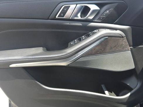 Used 2021 BMW X5 xDrive40i w/ M Sport Package image 8