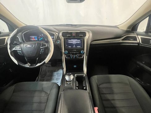 Used 2019 Ford Fusion SE FWD image 13