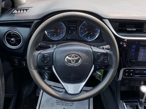 Used 2018 Toyota Corolla LE FWD image 19