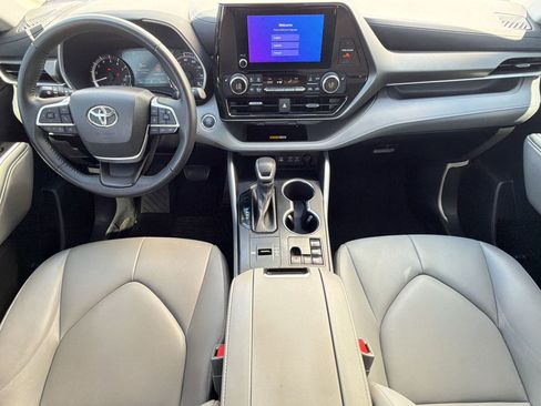 Used 2023 Toyota Highlander XLE image 15